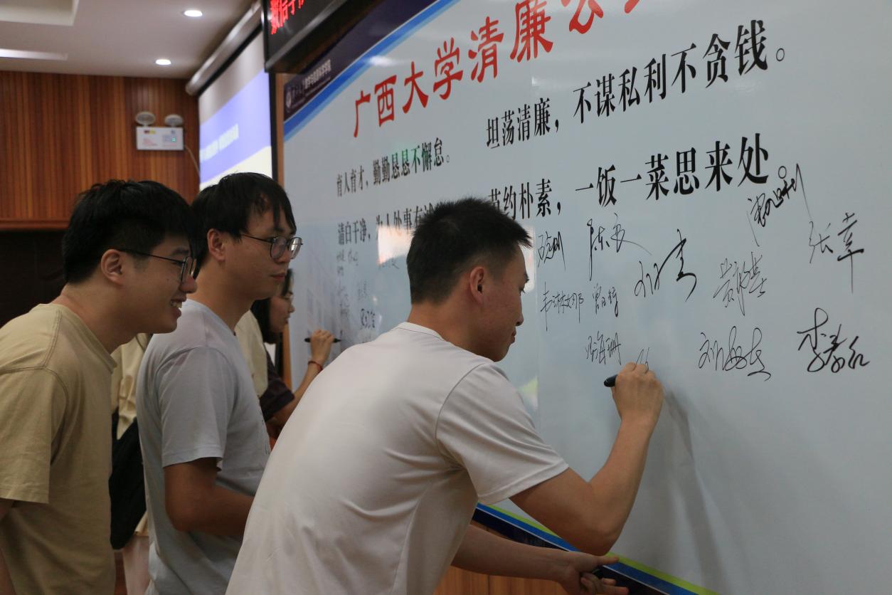 6BD8A832ACE0E583E0CDE81CA511151D